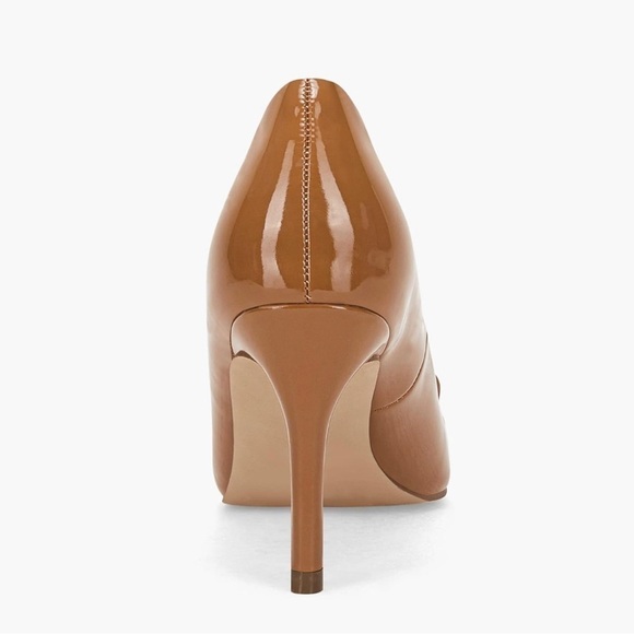 STEVE MADDEN LALETTE CHAINLINK POINTED TOE PUMP IN CAMEL - Picture 7 of 8